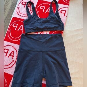 Aritzia TNA Life workout set